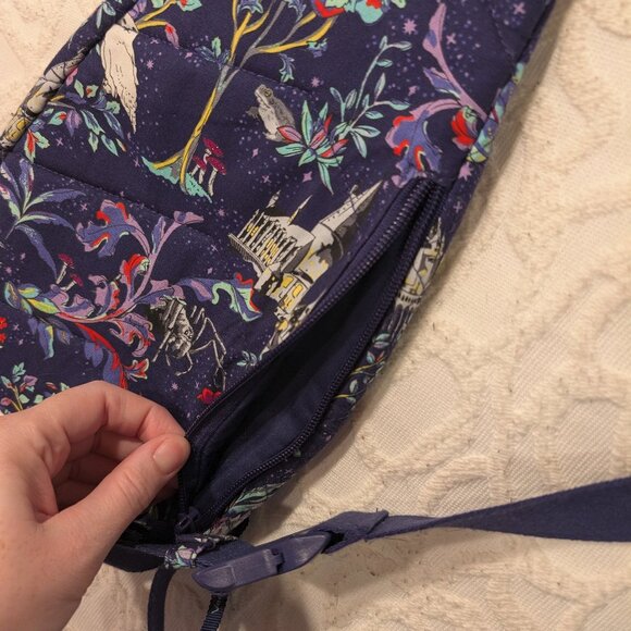 Harry Potter Vera Bradley Mini sling bag - Picture 9 of 11